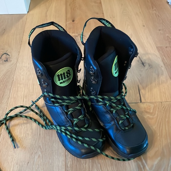 Matrix Boys Snowboard Boots - Picture 2 of 7